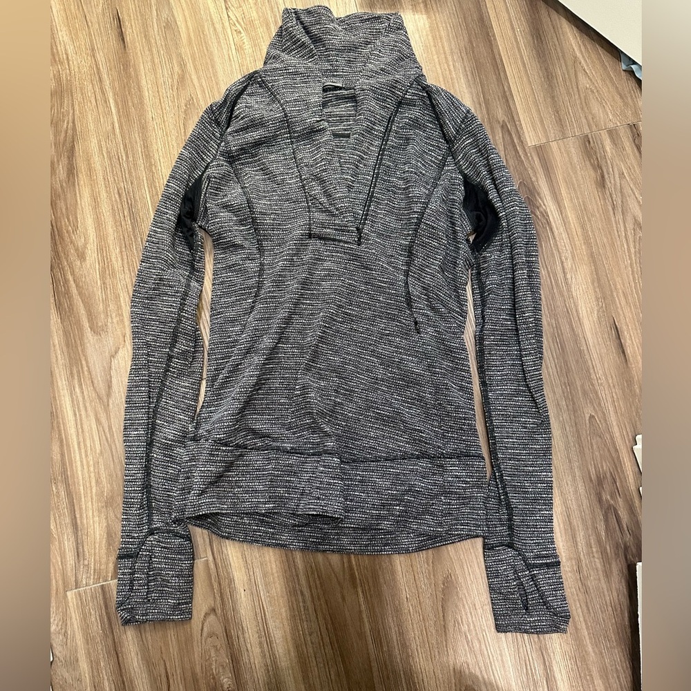 Lululemon quarter zip. Size 6